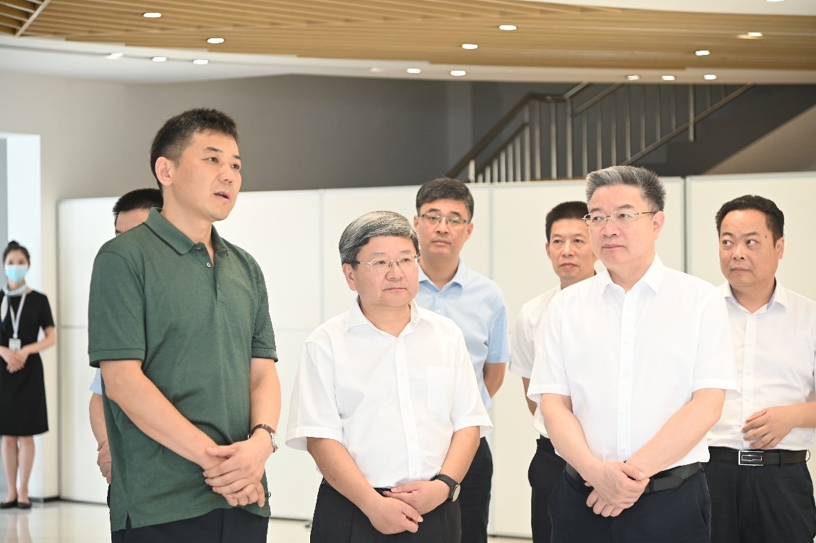 余姚市委書(shū)記傅貴榮一行蒞臨寧波鯤鵬生物調(diào)研園區(qū)建設(shè)